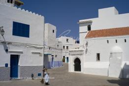 Image du Maroc Professionnelle de  Vue d'une rue de la kasbah d’Asilah, ville au nord-ouest du Maroc à 40 km au sud de Tanger, ancienne fortification Portugaise  construite XVIe siècle, Jeudi 5 Juillet 2012. (Photo / Abdeljalil Bounhar)
 